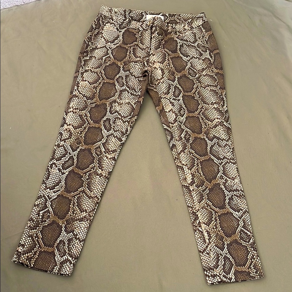 MICHAEL KORS Snake-Print  brown size 6” Women’s Jeans W Pockets front and Back